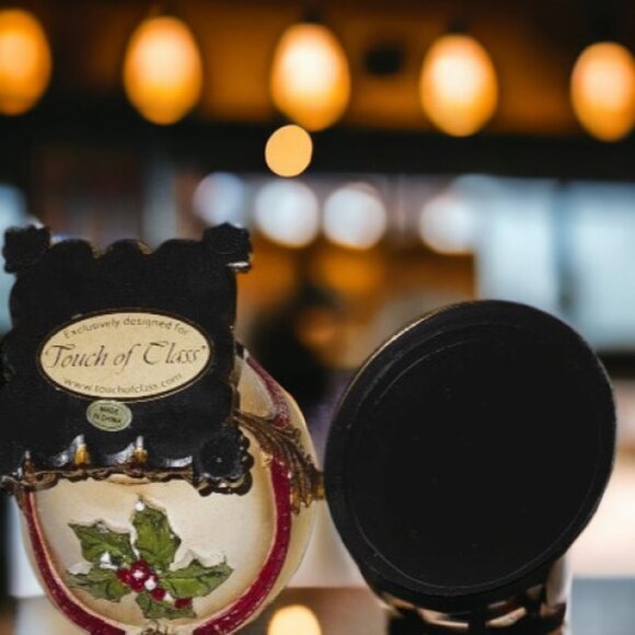 TOUCH OF CLASS RETIRED CHRISTMAS WINTERBERRY COVERED JAR/BOWL NWT - Picture 4 of 5